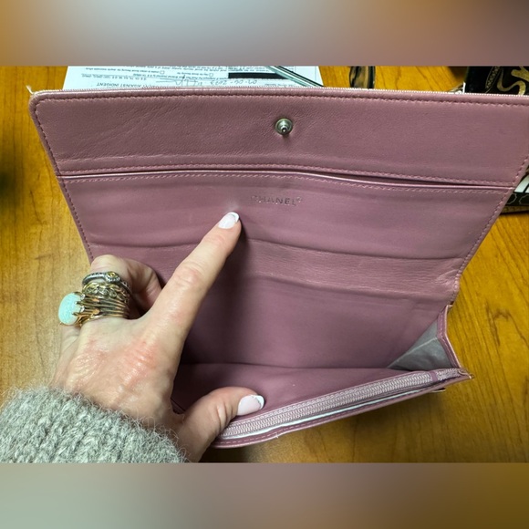 CHANEL Gorgeous Pink Chanel Wallet in Very Good Condition - Picture 3 of 8